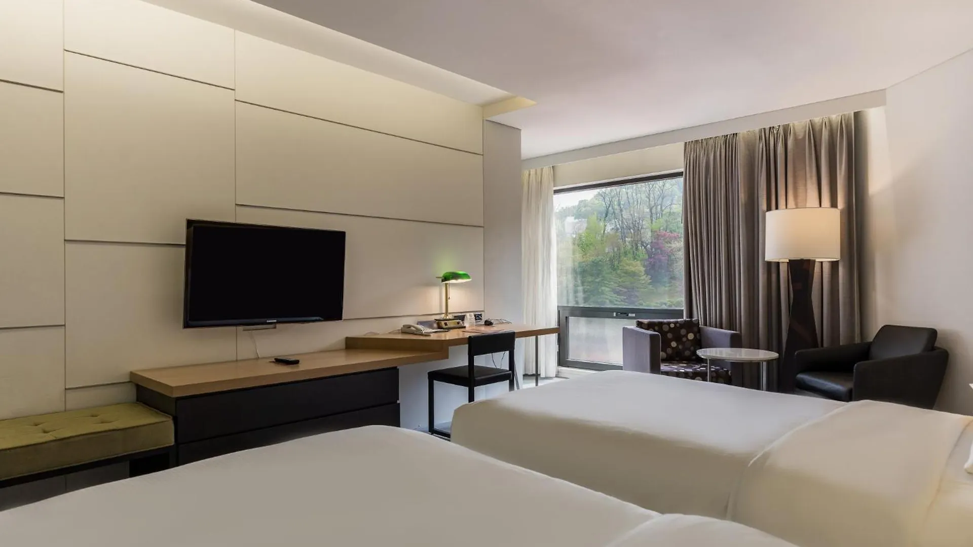 Swiss Grand Hotel Seoul & Grand Suite 5*,